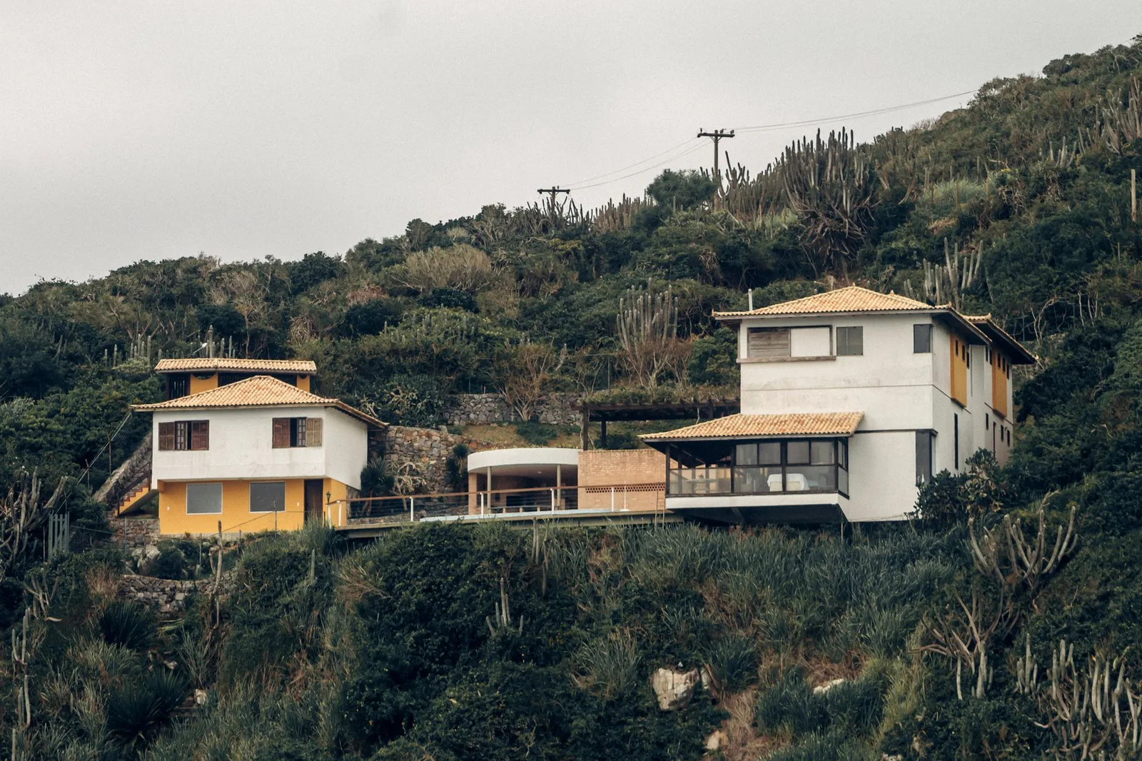 Building on a Sloped Site in Antalya: Retaining Walls, Drainage and Foundations